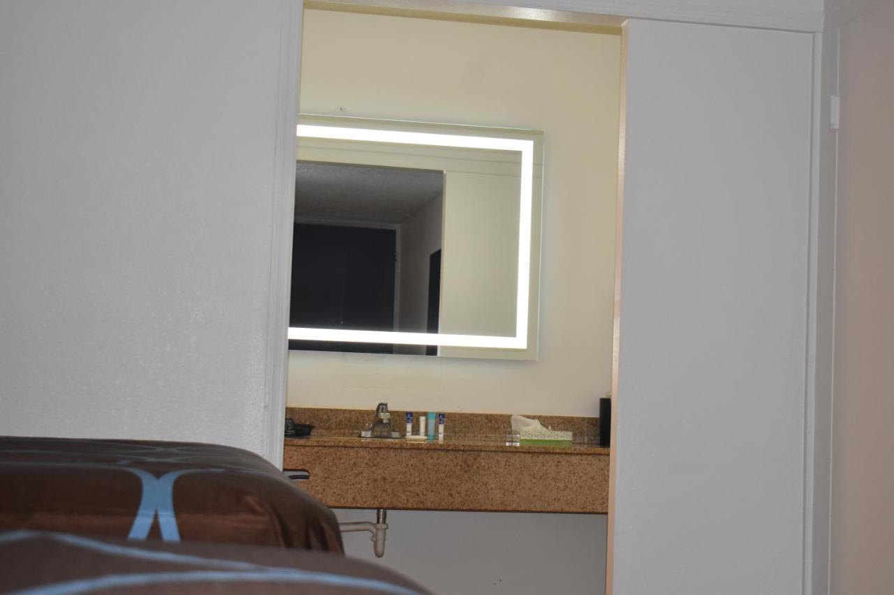 Super 8 By Wyndham Riverside Al エクステリア 写真