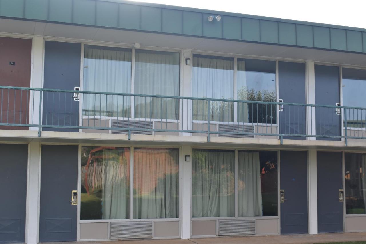 Super 8 By Wyndham Riverside Al エクステリア 写真