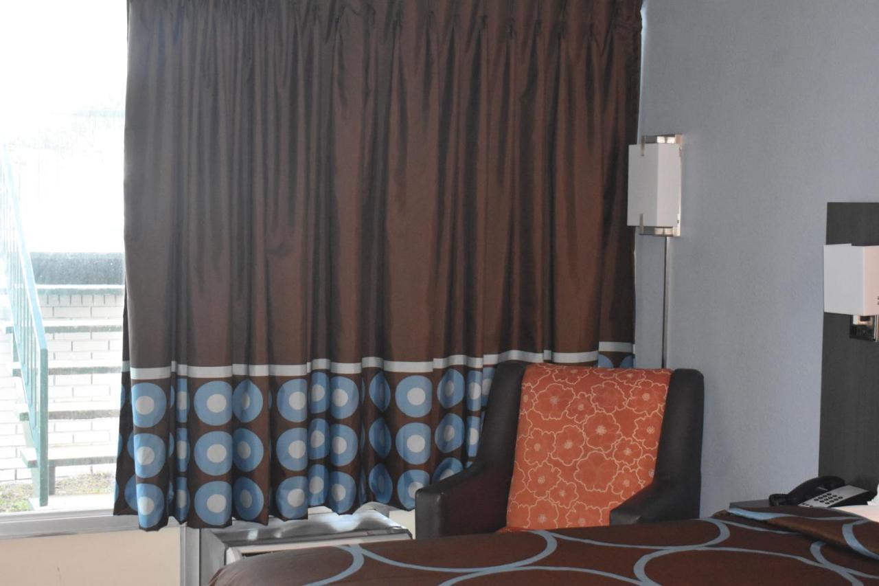 Super 8 By Wyndham Riverside Al エクステリア 写真