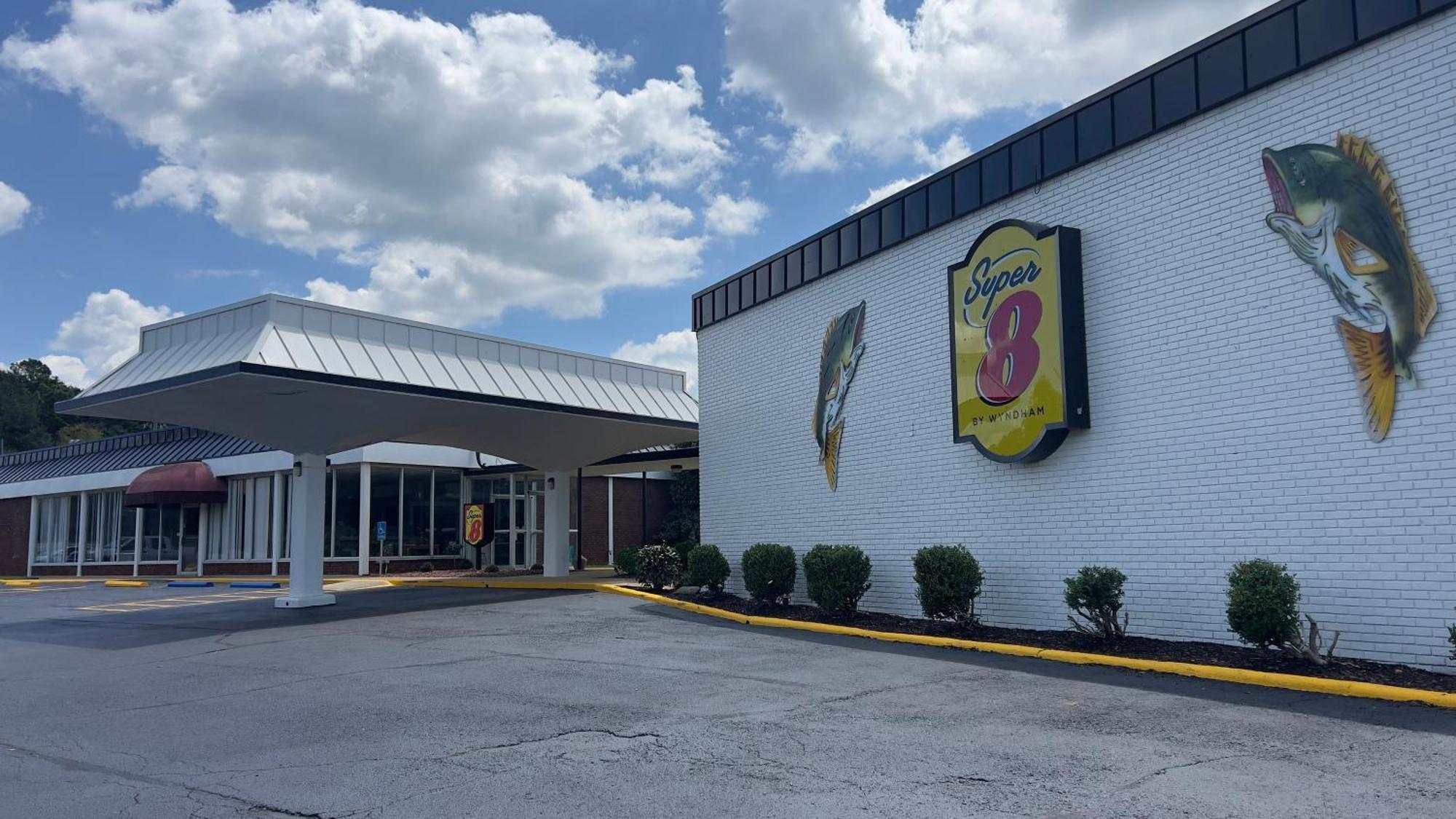 Super 8 By Wyndham Riverside Al エクステリア 写真