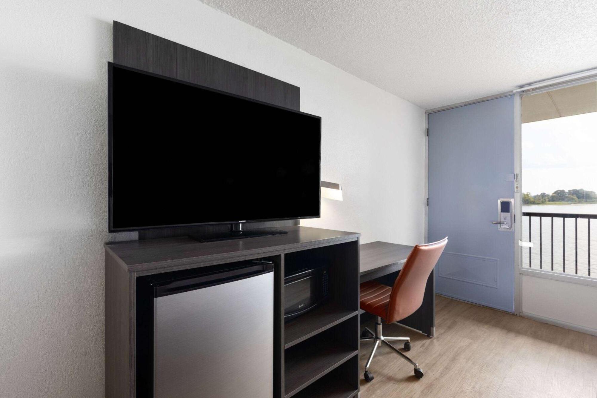 Super 8 By Wyndham Riverside Al エクステリア 写真
