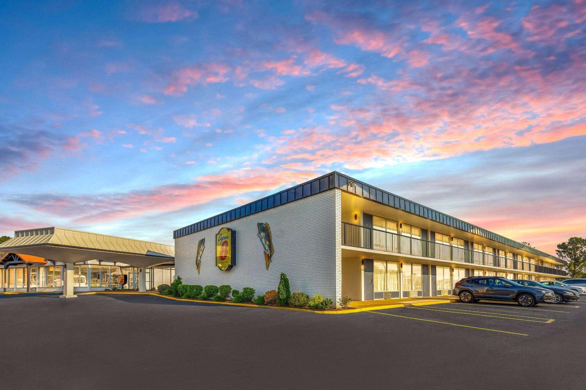 Super 8 By Wyndham Riverside Al エクステリア 写真